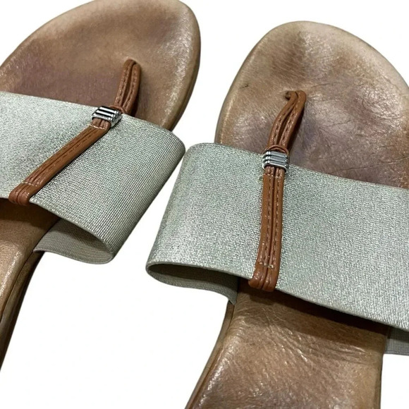 Andre Assous Platino Nice Stretch Thong Sandals 8 - Picture 2 of 6